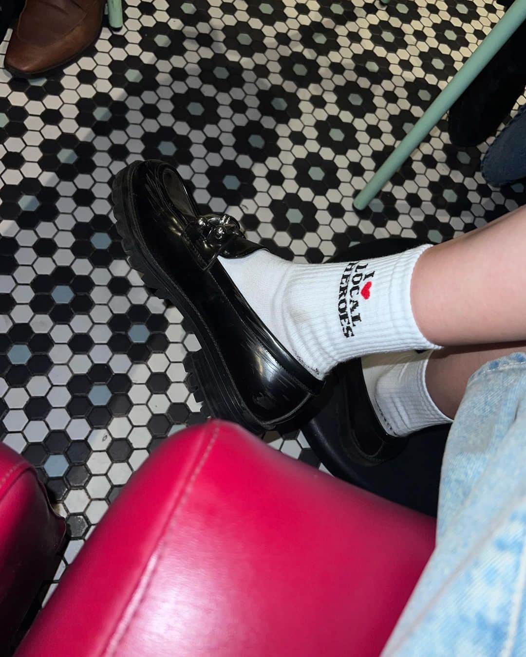 LOCAL HEROESのインスタグラム：「socks and loafers >>>>」