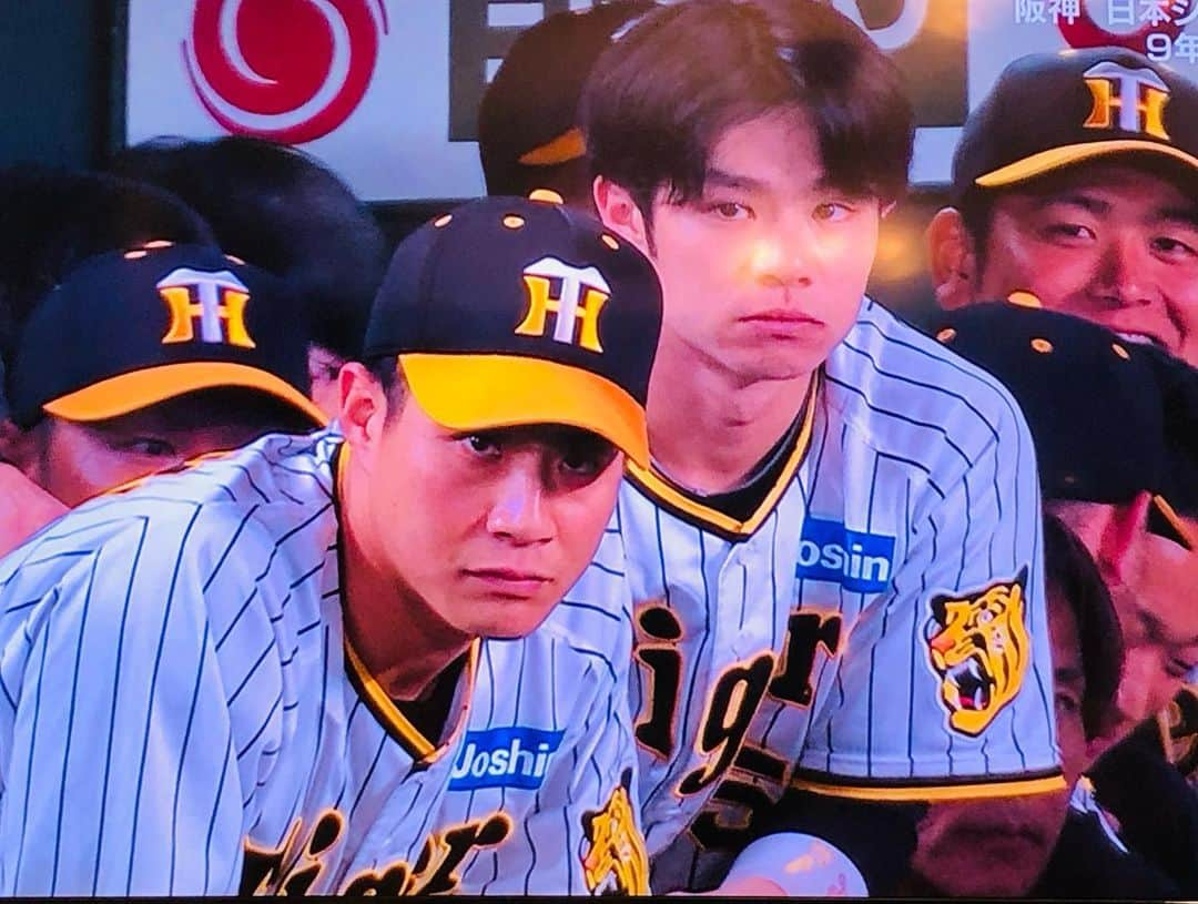 逸見太郎さんのインスタグラム写真 - (逸見太郎Instagram)「いざ出陣🐯  #1985 #npb #38年ぶり #日本一へ #虎党 #親子３代」10月20日 22時19分 - taro_itsumi