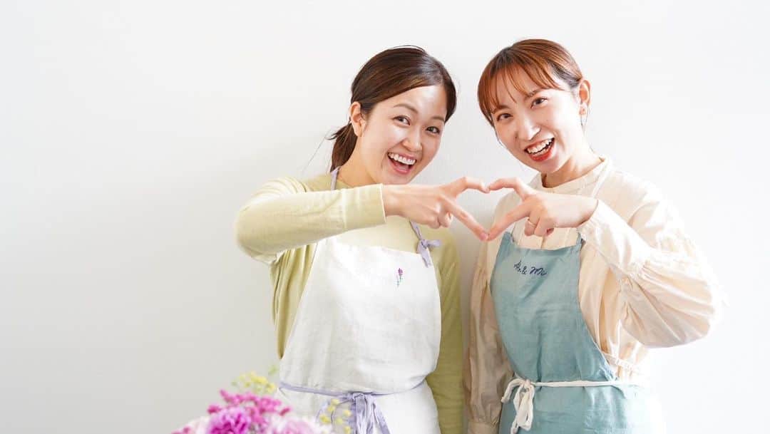 誠子さんのインスタグラム写真 - (誠子Instagram)「いらっしゃいませ、こんばんは。  10月29日の神戸マルシェ「湊川公園手しごと市」で、 一緒に出張 誠子食堂してくれるお友達を紹介します。  料理家の荒谷未来ちゃん アートクッキー職人のあんなちゃん  私と未来ちゃんはお弁当担当。 あんなちゃんはクッキー担当です。  二人のお料理は とっても美味しくて優しくて、心がときめきます。  みんな届けにいくから待っててね。🙊🍙🍪🍁  #誠子食堂 @minatogawa_teshigoto」10月20日 22時16分 - seiko_1204