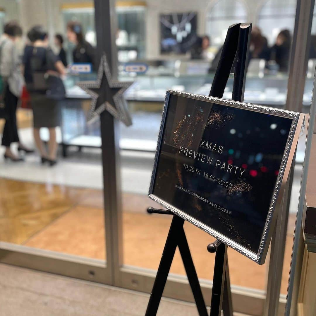 starjewelry_pressさんのインスタグラム写真 - (starjewelry_pressInstagram)「【XMAS PREVIEW PARTY】 STAR JEWELRY the shop GINZA  10/20(金)16:00〜20:00、スタージュエリー銀座店にて招待制のXMAS PREVIEW PARTYを開催！  明日からスタートするWINTER/HOLIDAY COLLECTIONに先立ち、いち早く店頭にて数量限定商品をご覧いただきました。  モデル ロンモンロウさんもご来店💍 ご来店の皆様には、和菓子作家 坂本紫穂さんが今季のコレクションテーマ"TONE OF LOVE"の世界観をイメージした和菓子"琥珀糖 Okada"をご用意。  明日からスタージュエリー全店にて発売となる数量限定＆新作ジュエリーをお楽しみに💍  #starjewelry #スタージュエリー #winter #holiday #limitedmodel #winterlimited #銀座店 #party #jewelry」10月20日 22時18分 - starjewelry_press