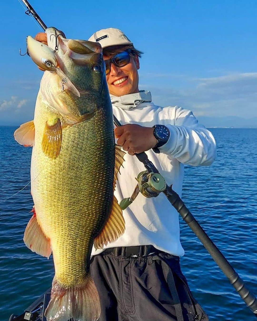 Electric_Fishingのインスタグラム：「It’s the weekend!  Let’s crank it up⚡️  #ElectricSunglasses #PolarizedSunglasses #StyleThatPerforms #ElectricFishing」