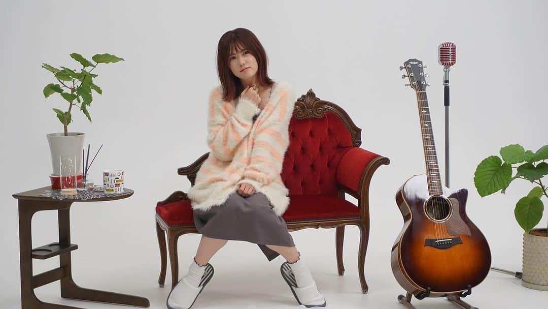 AIMIのインスタグラム：「おひとりさま　Studio Live Ver.  YouTubeにて配信中🥀🥀🥀  ▶️https://youtu.be/-CxajZ9Z_YY?si=j9FI_qIYVQ88o0Mw」