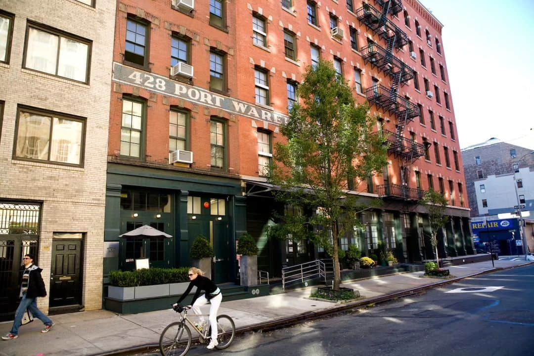 Sushi Azabuさんのインスタグラム写真 - (Sushi AzabuInstagram)「Azabu is housed in this historic warehouse built in 1883, at 428 Greenwich Street in the lower Manhattan neighborhood Tribeca. Come for dinner at the end of the day of seeing downtown.  Azabu New York @azabunewyork Open Tuesday - Sunday 5:00PM - 10:00PM azabuglobal.com/new-york」10月21日 8時01分 - azabunewyork