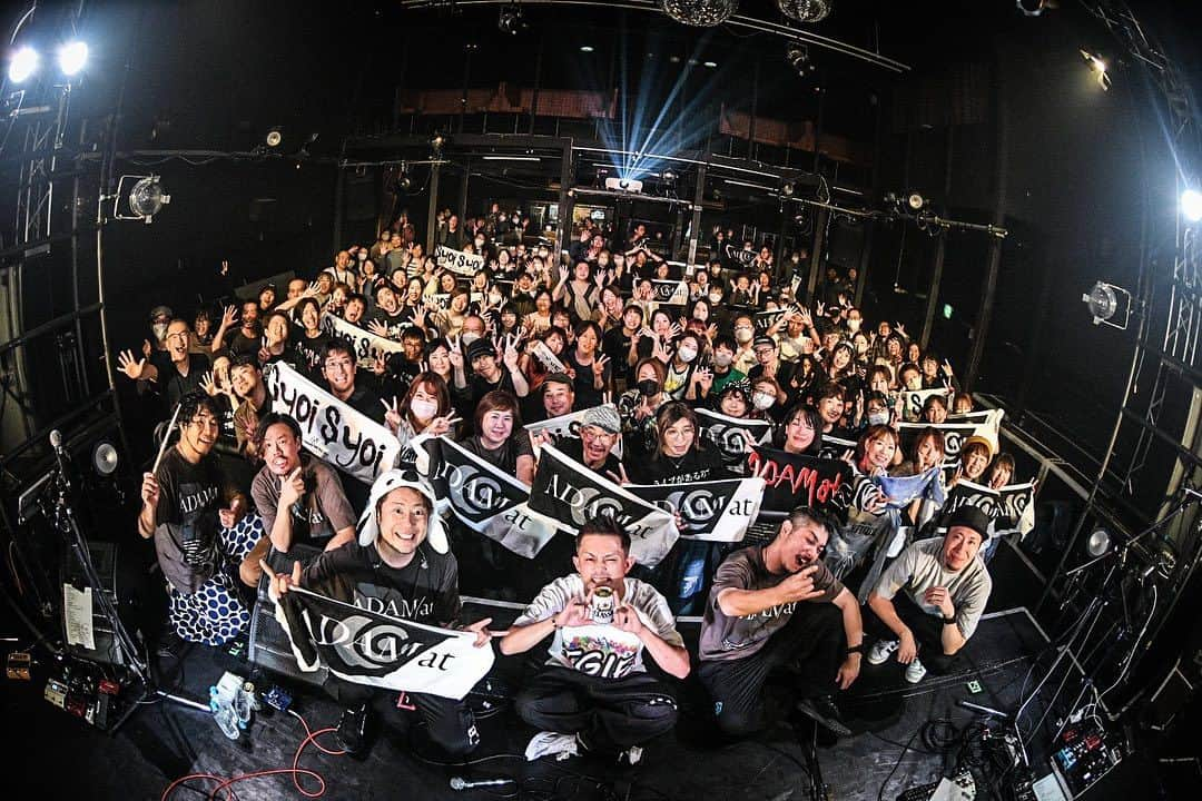 Jose のインスタグラム：「ADAM at "P.T.ツアー" 札幌SOUND lab mole ゲスト参加させていただきました。  定時で帰ろうを歌うということでメルカリで300円で買ったシャツ（シミ有り）と500円で買ったズボン（穴あき）100円ショップで買ったメガネで参加。  途中、課長からの飲みの誘いの電話も断りながらしっかり楽しませてもらいました。  せっかくだからとPARTY PAPTYも歌わせてもらったり。 なによりみんな良い顔してた！最高の時間をありがとうー！  Photo by  @tatsuya.s」