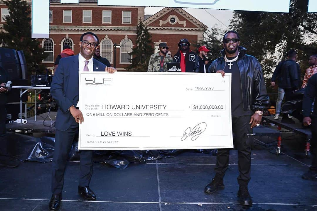 ディディのインスタグラム：「HBCUs are something that we have to protect! They gave birth to me, my resiliency & let me understand my Black excellence! HBCUs introduced me to people all over the world. We have to keep coming home, sowing our seed & investing in all HBCUs!! Love to my alma mater @Howard1867!!  LOVE 🖤🙏🏿💫⚡️✨」