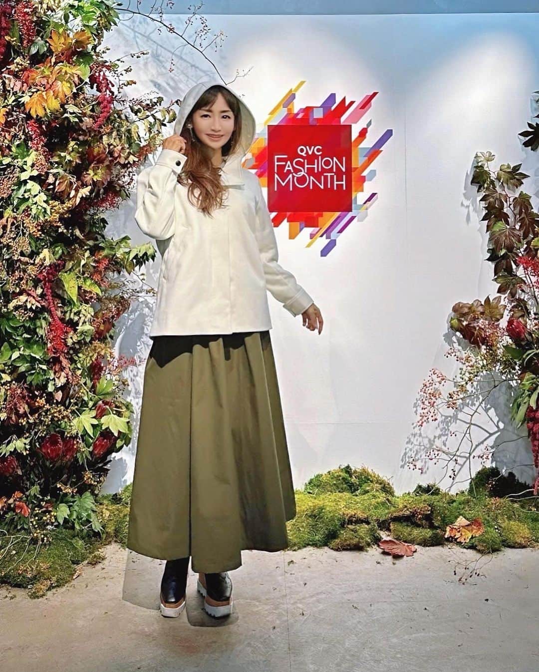 長谷川夕希子さんのインスタグラム写真 - (長谷川夕希子Instagram)「手違いで再投稿です🥲コメント、いいねくださってた方ごめんなさい🙇‍♀️💦  夕希ファッション通信🕶️ 続・@qvc_japan のファッションマンス展示会  昨日投稿に引き続き QVCオリジナルブランドがOAされる前に、実際に生地感など触ったり、 試着できる展示会続編✨😊✨  アメリカン🇺🇸カジュアルからトレンドを取り入れ、上質で品の良い清潔感あるライフスタイル カジュアルウェアブランド 『Labrador Retriever』 @365retrievers ✨  ブランド名に、犬種の名前が付いているだけあって、ワンちゃんのお散歩にも最適な機能をお洒落に取り入れてる @365retrievers   スカートは、撥水加工されたて汚れにくくされていたり、 私が着ている留め具も可愛くて、着丈が絶妙でスタイルアップ⤴️⤴️⤴️するメルトントグルアクセントブルゾンやリボン🎀アクセントが可愛いふんわりカーデなど犬🐕の毛が付きにくい仕様になっているの❣️🥰  これは嬉しいよね♪ 私は、ワンちゃん🐶飼ってなくても その実用性を聞いたら益々ほしくなっちゃか🤩  @qvc_japan では 10/31にOAされる @365retrievers   スワイプして、動画でサクッとチェックしてみてね😉♪  #qvcジャパン  #qvcアンバサダー  #alsome  #ファッションコーディネート  #アラフォーファッション  #アラフォーコーデ  #アラフィフコーデ  #アラフィフファッション  #アラカンコーデ  #アラカンファッション  #qvcjapan #pr」10月21日 8時31分 - yukikogabby