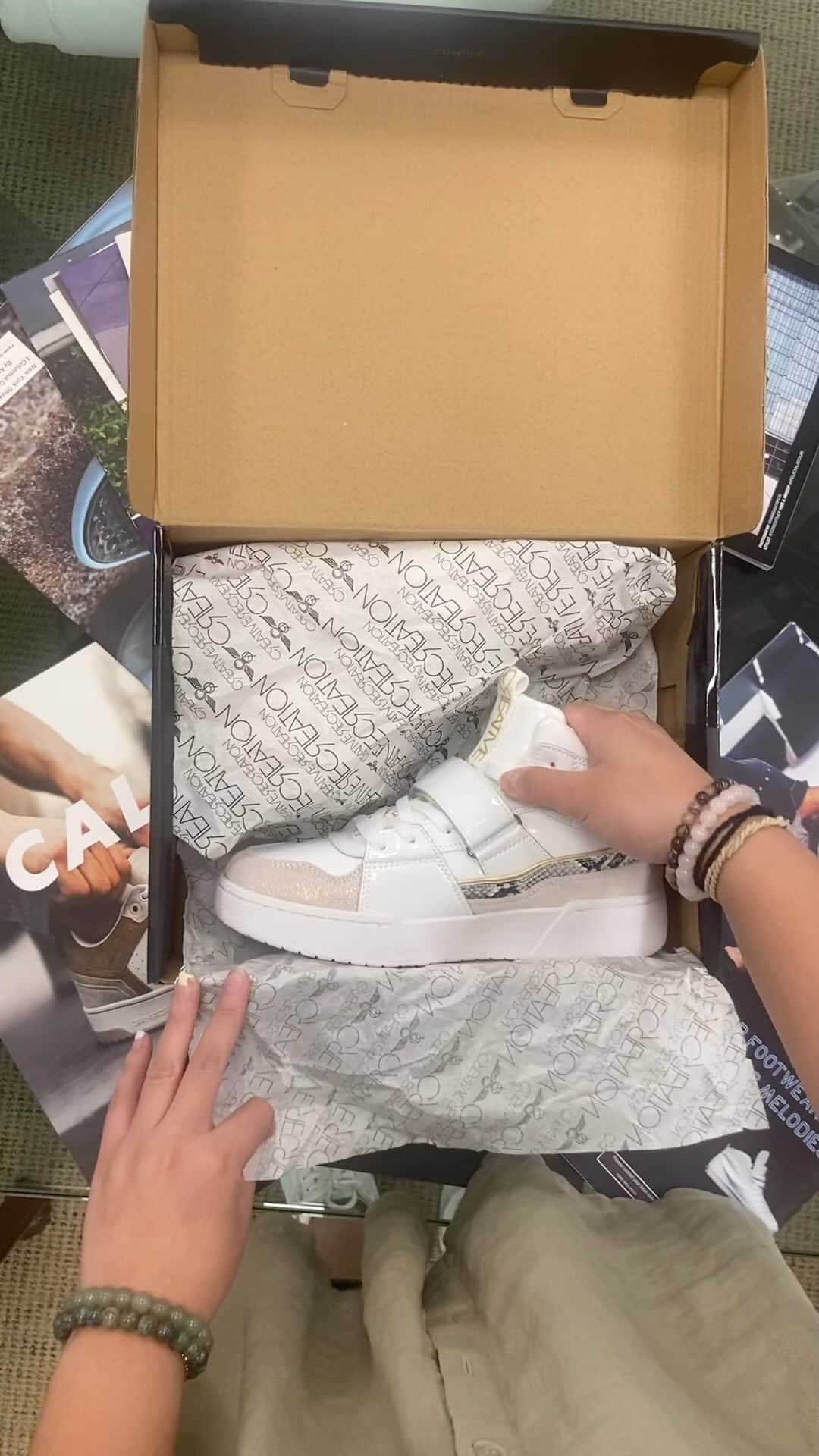 クリエイティブリクリエーションのインスタグラム：「Unboxing the Stella… . . . #creativerecreation #creativerec #shoes #sneakers #fashionable #instafashion #shoegame #igsneakercommunity  #shoelover #shoeaddict #casualfashion #casualstyle」