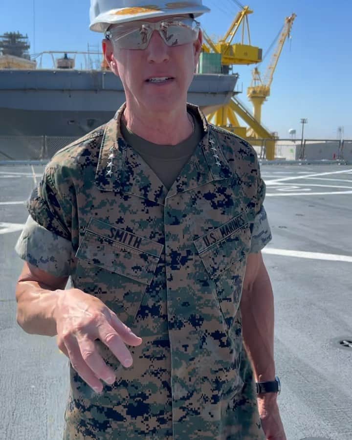 アメリカ海兵隊のインスタグラム：「I cannot overstate the importance of our amphibious warships. I had a great visit to the shipyard today, and was happy to speak with the men and women who make up the lifeblood of our defense industrial base.」