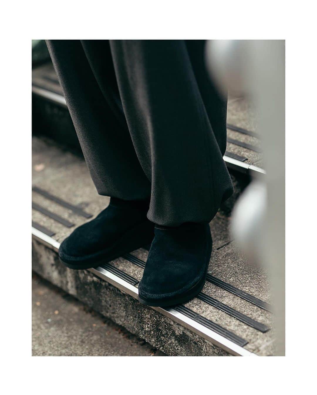 JOURNAL STANDARDさんのインスタグラム写真 - (JOURNAL STANDARDInstagram)「都市型アウトドアスタイルのすゝめ———————————————————— アップ＆ダウンの多い道。四六時中ぎゅうぎゅう詰めの電車。 急に殴りつける豪雨。数えればキリがない都市型生活の不満。 実は都市型生活の日々こそ、アウトドアアイテムの性能が光るのだ。 とはいっても、オーバースペックになりすぎるのも考えもの。 都市型アウトドアスタイルは、スロー＆ファストな気分がちょうどいい。 ———————————————————— Octa® オクタ® #原糸・原綿・不織布 帝人フロンティア社製の超軽量せんい 穴の空いた中空糸に、8本の突起を放射線状に配列したタコ足型断面のポリエステル繊維。 従来の中空糸を超える、吸汗速乾・軽量・遮熱/断熱・嵩高など様々な機能を併せ持ちます。 ————————————————————  #2023aw #journalstandard #baycrews #fashion #journalstandardmens #journalstandardladies #ジャーナルスタンダード」10月21日 8時56分 - journalstandard.jp