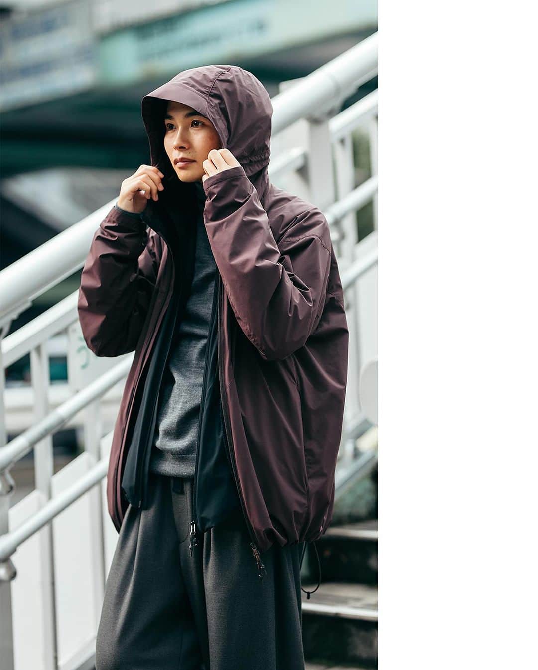 JOURNAL STANDARDさんのインスタグラム写真 - (JOURNAL STANDARDInstagram)「都市型アウトドアスタイルのすゝめ———————————————————— アップ＆ダウンの多い道。四六時中ぎゅうぎゅう詰めの電車。 急に殴りつける豪雨。数えればキリがない都市型生活の不満。 実は都市型生活の日々こそ、アウトドアアイテムの性能が光るのだ。 とはいっても、オーバースペックになりすぎるのも考えもの。 都市型アウトドアスタイルは、スロー＆ファストな気分がちょうどいい。 ———————————————————— Octa® オクタ® #原糸・原綿・不織布 帝人フロンティア社製の超軽量せんい 穴の空いた中空糸に、8本の突起を放射線状に配列したタコ足型断面のポリエステル繊維。 従来の中空糸を超える、吸汗速乾・軽量・遮熱/断熱・嵩高など様々な機能を併せ持ちます。 ————————————————————  #2023aw #journalstandard #baycrews #fashion #journalstandardmens #journalstandardladies #ジャーナルスタンダード」10月21日 8時56分 - journalstandard.jp