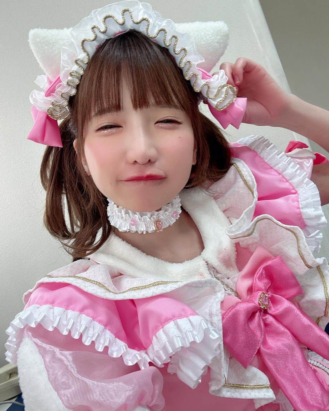 もえのあずきのインスタグラム：「おやすみ🐈 #にゃんにゃんにゃん#もえあず#アイドル衣装」