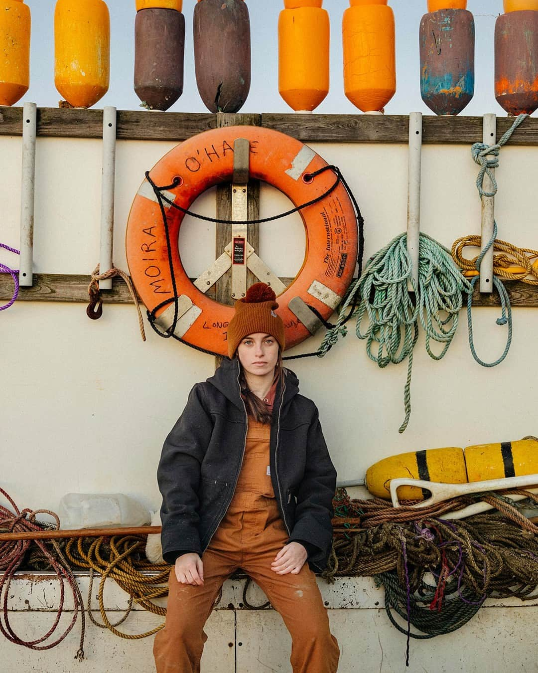 カーハートさんのインスタグラム写真 - (カーハートInstagram)「Strolling through the boatyard, Nate proudly identifies the fleet of fishing boats owned by the Johnson family. "That's my dad's, cousin's, brother's, uncle's, and my son's boat," he gestures. The Johnson family's fishing legacy can be traced back to the early 1700s in Casco Bay and Long Island, Maine, in particular says Nate Johnson.    Under Nate's leadership, alongside his wife Barbara, two sons, Riley and Devon, and daughter Natalie, these Maine lobster fishermen and women grapple with a pressing challenge: Rising water temperatures over the past decade, resulting in uncertainty and risk to lobster populations.    In response, the Johnsons are embracing kelp farming as an opportunity to diversify how they make a living on the water.  Not only are they able to use a lot of the same equipment for kelp and lobster, but the seasons are complimentary. This provides another way to work on the water all year round. In addition, growing kelp has many potential benefits to the marine environment.   Instead of crumbling to adversity, the Johnsons are successfully adapting to start the next chapter in their lobster-farming lineage.  #Carhartt」10月21日 0時05分 - carhartt