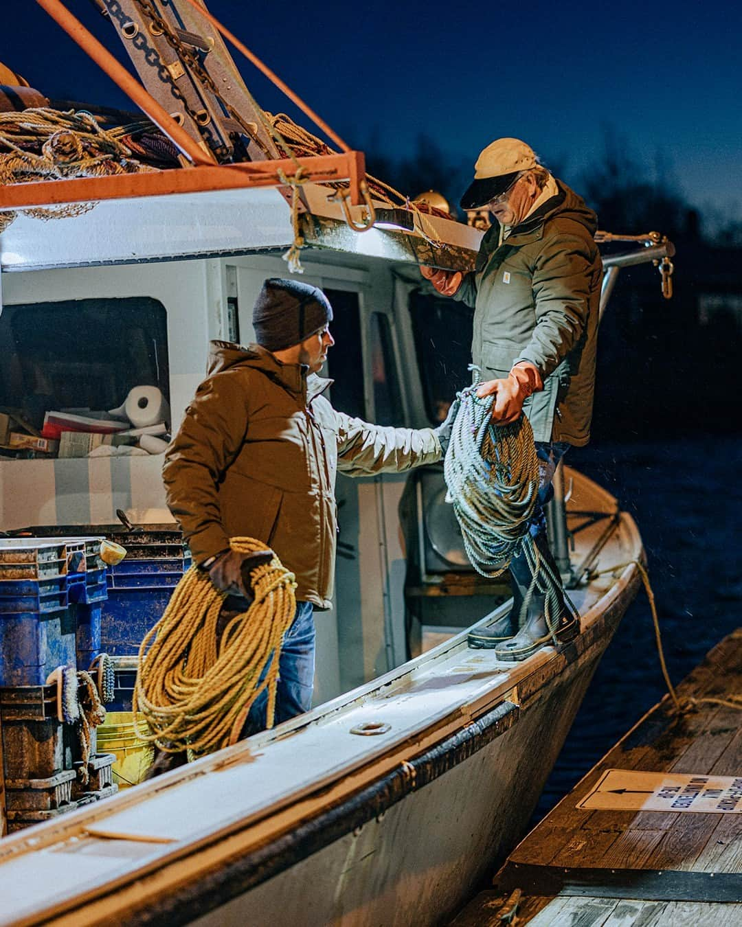 カーハートのインスタグラム：「Strolling through the boatyard, Nate proudly identifies the fleet of fishing boats owned by the Johnson family. "That's my dad's, cousin's, brother's, uncle's, and my son's boat," he gestures. The Johnson family's fishing legacy can be traced back to the early 1700s in Casco Bay and Long Island, Maine, in particular says Nate Johnson.    Under Nate's leadership, alongside his wife Barbara, two sons, Riley and Devon, and daughter Natalie, these Maine lobster fishermen and women grapple with a pressing challenge: Rising water temperatures over the past decade, resulting in uncertainty and risk to lobster populations.    In response, the Johnsons are embracing kelp farming as an opportunity to diversify how they make a living on the water.  Not only are they able to use a lot of the same equipment for kelp and lobster, but the seasons are complimentary. This provides another way to work on the water all year round. In addition, growing kelp has many potential benefits to the marine environment.   Instead of crumbling to adversity, the Johnsons are successfully adapting to start the next chapter in their lobster-farming lineage.  #Carhartt」