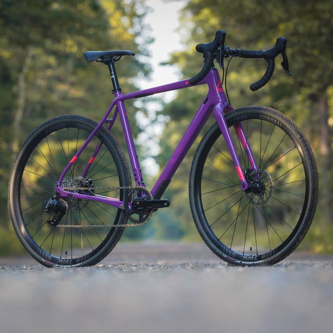 Fuji Bikesのインスタグラム：「🍇 🤤   #FujiBikes #Bikes #BikeLife #BikeLove #gravelroad #gravelbike #gravelride #gravelgrinder #bikepacking #gravelcycling #cyclocross #bikeporn #cyclist #lifebehindbars」