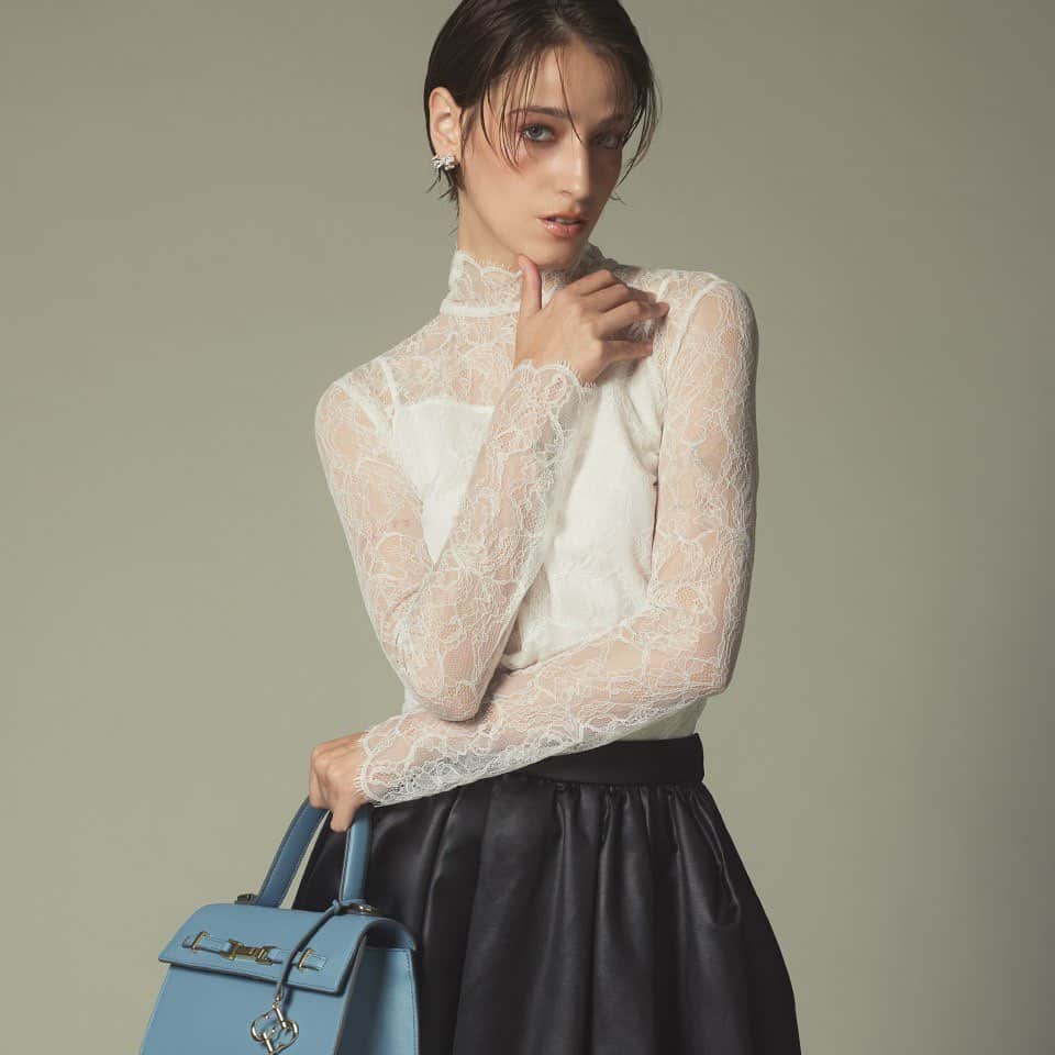 celford_officialのインスタグラム：「【Yumi Katsura for CELFORD】 ⁡ 「進化し続ける大人のオケージョンドレス」 ⁡ 繊細なレースのブラウスと インナーキャミソールが融合。 ⁡ 幻想的でありながら機能的にも優れた トップスです。 ⁡ バスト下からウエストにかけて入るタックは 自然なドレープを描き、装いに気品を与えると ともにスタイルアップにも一役。 ⁡ 先端にはスカラップのレースが施され、 首や腕を細く長く見せてくれます。 ⁡ オールシーズン着ていただけるデザインと素材で、 シーンを問わず活躍してくれそう。 ⁡ 【Yumi Katsura for CELFORD】 チュールレーストップス ¥17,600 ⁡ 数量限定のため、どうぞお早めに。 ⁡ ⁡ #CELFORDAW23 #celford #セルフォード」