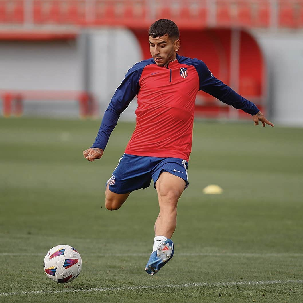 アンヘル・コレアさんのインスタグラム写真 - (アンヘル・コレアInstagram)「Volvimos 😁💪🏼⚽️」10月21日 0時14分 - angelcorrea32