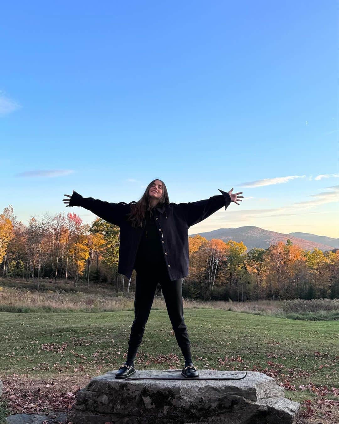 アナ・デ・アルマスのインスタグラム：「🍂」