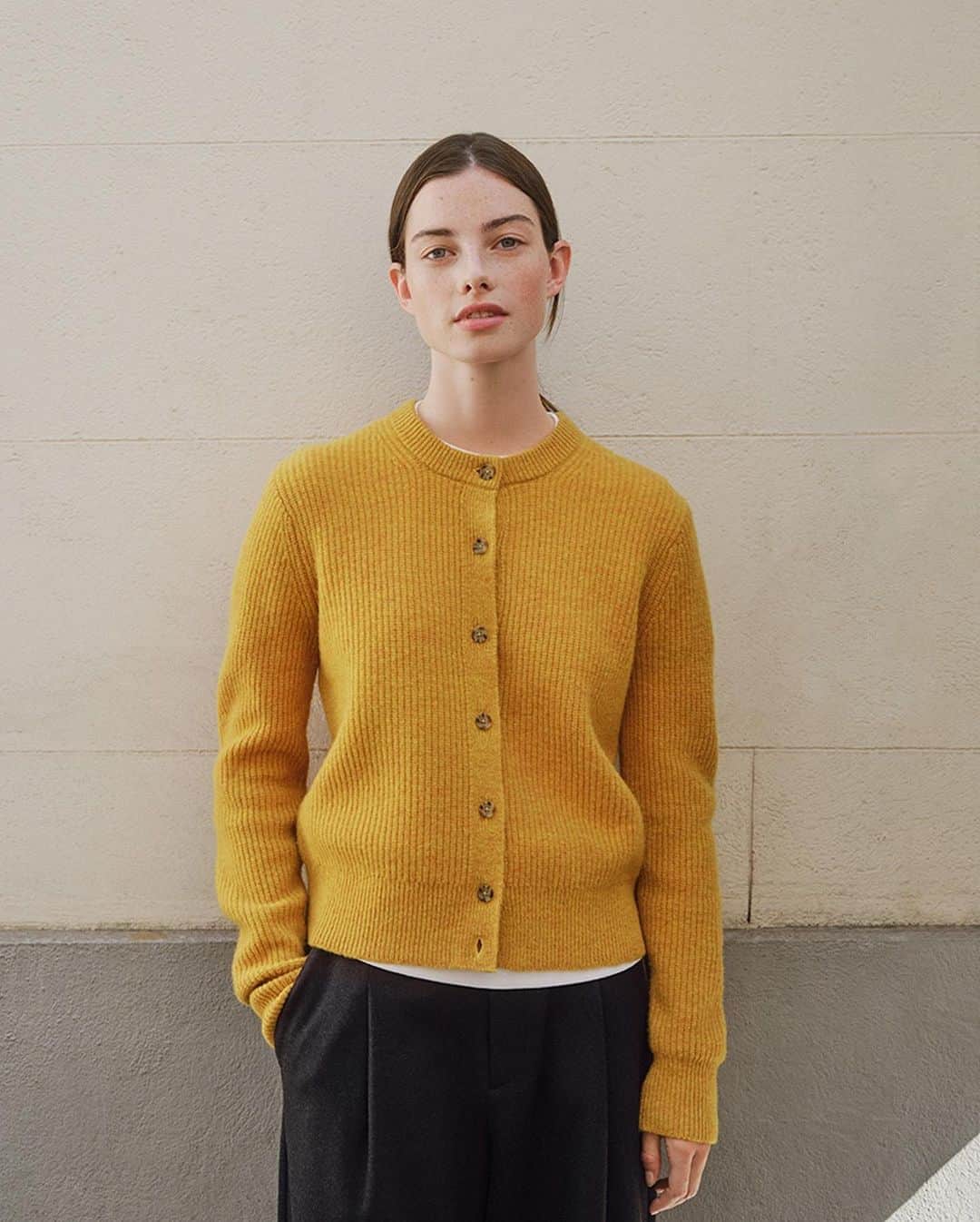 uniqlousaさんのインスタグラム写真 - (uniqlousaInstagram)「The essence of autumn feels exactly like *this* - fall for the new UNIQLO and COMPTOIR DES COTONNIERS collection.   #Uniqlo #Uniqlousa」10月21日 0時40分 - uniqlousa