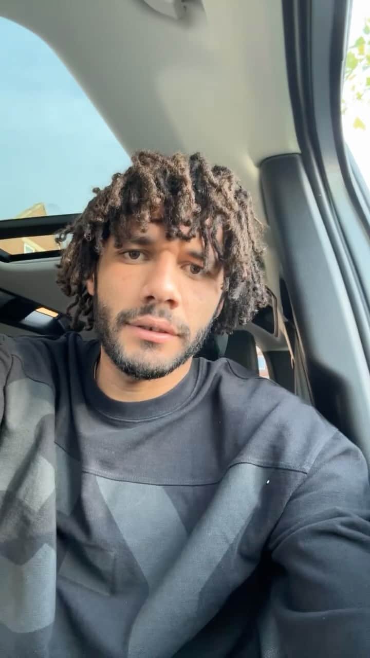 モハメド・エルネニーのインスタグラム：「حَسْبُنَا اللّهُ وَنِعْمَ الْوَكِيلُ 🤲」