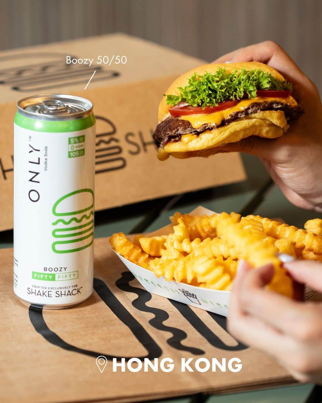 SHAKE SHACKさんのインスタグラム写真 - (SHAKE SHACKInstagram)「Ever wondered what a Shack meal looks like across the world? Swipe to see 👆   Although we serve ShackBurgers across the globe, our exclusive international menus are created with local flavors and ingredients in mind.   Which international menu item would you try?」10月21日 0時53分 - shakeshack