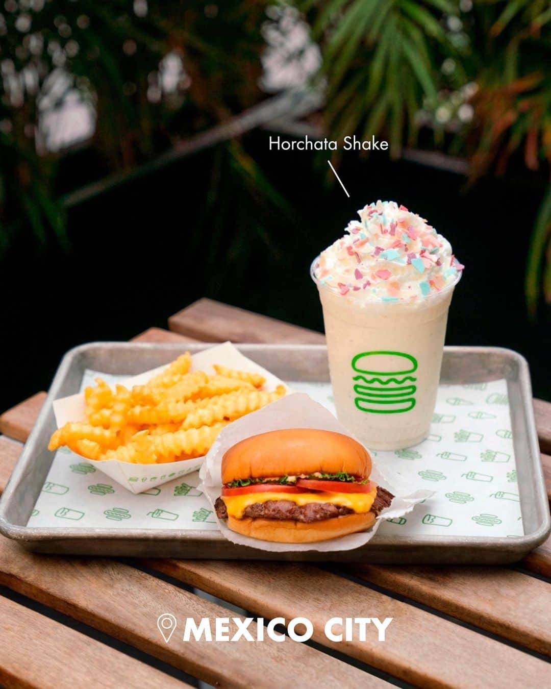 SHAKE SHACKさんのインスタグラム写真 - (SHAKE SHACKInstagram)「Ever wondered what a Shack meal looks like across the world? Swipe to see 👆   Although we serve ShackBurgers across the globe, our exclusive international menus are created with local flavors and ingredients in mind.   Which international menu item would you try?」10月21日 0時53分 - shakeshack