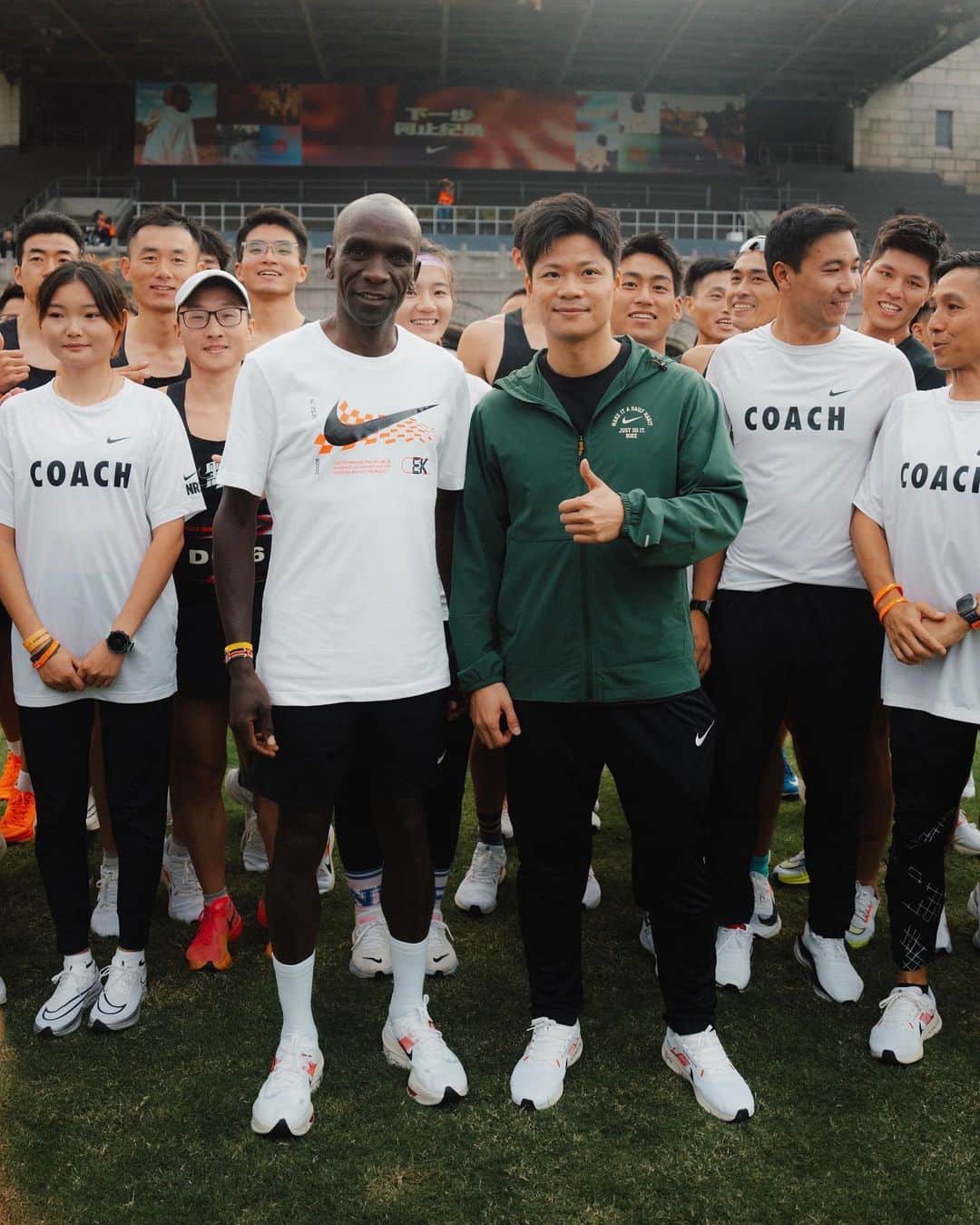 NIKEさんのインスタグラム写真 - (NIKEInstagram)「"If I can inspire someone somewhere in the world, that is my happiness." - @kipchogeeliud 🌎  5 years after his last visit, @kipchogeeliud embarks on a Mentorship Tour in pursuit of his dream: To make China a running nation. Across Shanghai and Beijing, he met with hundreds of local runners to offer them encouragement, guidance, and proof that No Human is Limited.  A true mentor is one who can make you believe in your own potential. ❤️」10月21日 0時59分 - nike