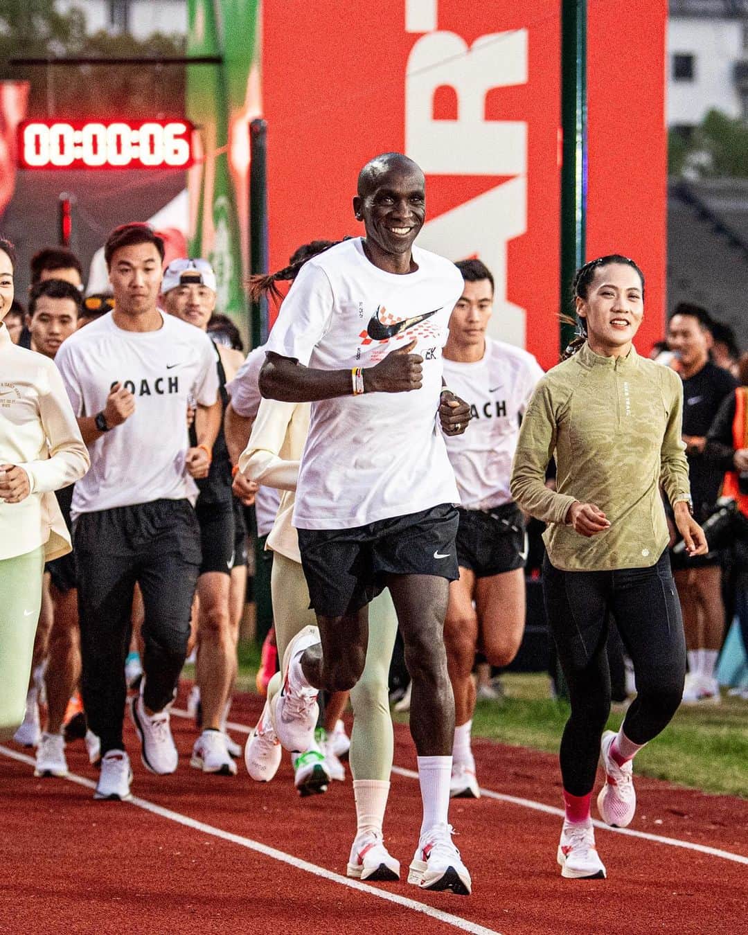 NIKEさんのインスタグラム写真 - (NIKEInstagram)「"If I can inspire someone somewhere in the world, that is my happiness." - @kipchogeeliud 🌎  5 years after his last visit, @kipchogeeliud embarks on a Mentorship Tour in pursuit of his dream: To make China a running nation. Across Shanghai and Beijing, he met with hundreds of local runners to offer them encouragement, guidance, and proof that No Human is Limited.  A true mentor is one who can make you believe in your own potential. ❤️」10月21日 0時59分 - nike