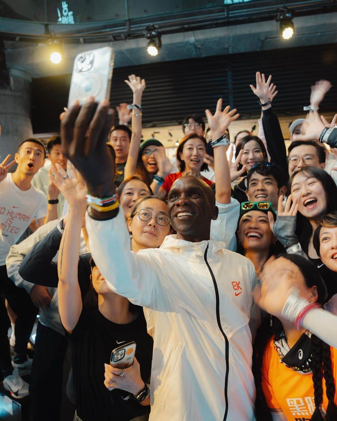 NIKEのインスタグラム：「"If I can inspire someone somewhere in the world, that is my happiness." - @kipchogeeliud 🌎  5 years after his last visit, @kipchogeeliud embarks on a Mentorship Tour in pursuit of his dream: To make China a running nation. Across Shanghai and Beijing, he met with hundreds of local runners to offer them encouragement, guidance, and proof that No Human is Limited.  A true mentor is one who can make you believe in your own potential. ❤️」