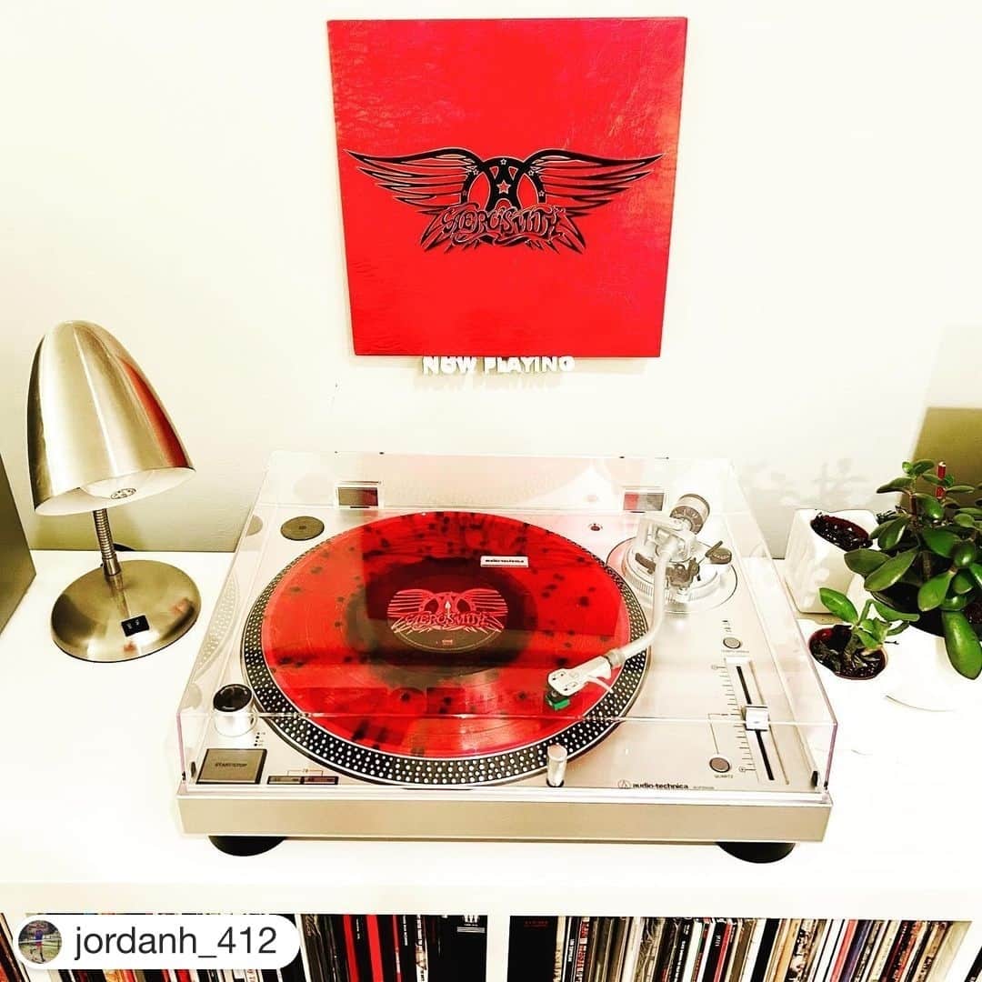 Audio-Technica USAのインスタグラム：「#FanPhotoFriday 🎵”Dream on, dream until your dreams come true…” 🎵with the AT-LP120XUSB turntable! Equipped with precision controls, this turntable can take your listening experience to new heights. Thanks for sharing, Instagram user @jordanh_412! .⁠ .⁠ .⁠ .⁠ #AudioTechnica #Turntables #Vinyl #VinylEnthusiasts」