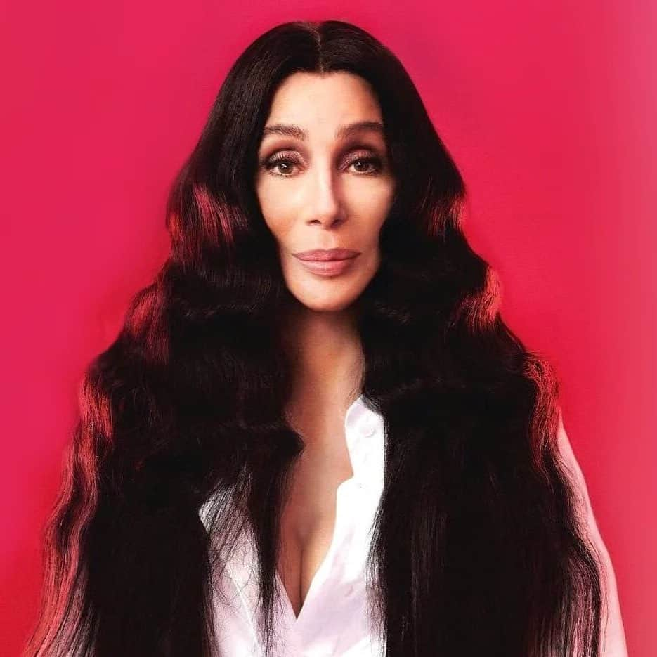 サラ・ハドソンさんのインスタグラム写真 - (サラ・ハドソンInstagram)「CHRISTMAS CAME EARLY THIS YEAR GIRLS! 🎄So beyond honored and gagged to have three gorgeous songs on my queen @cher ‘s new album “Christmas”! ❤️🎄❤️  Angels in the Snow DJ Play a Christmas Song Drop Top Sleigh Ride feat @tyga   📝 Co-written with my friends @jhartmusic  @jessesaintjohn @leland @ferras @markschick_ @lionelcrasta ❤️ #CHER」10月21日 1時02分 - sarahhudsonxx