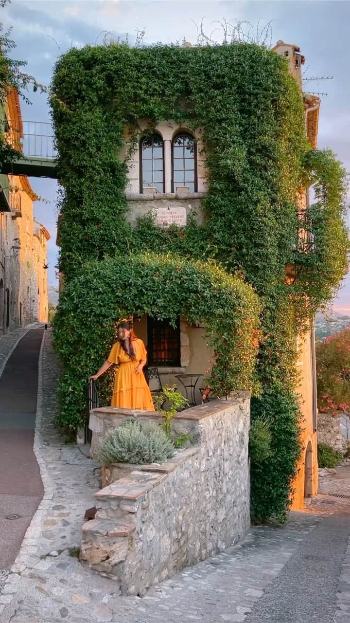 のインスタグラム：「@herenow.wherenext just found a hidden gem in Saint Paul de Vence, France! 🇫🇷 This 12th-century apartment on Airbnb is a slice of heaven in a medieval village. ☀️ It’s even been featured in Condé Nast Traveler. Cozy nights by the fireplace, ancient wooden beams, and stunning views await! ✨  📽 @herenow.wherenext 📍 La Miette, Saint Paul de Vence, France 🎶 ebbamusic - The Oh Hellos - Soldier, Poet, King」