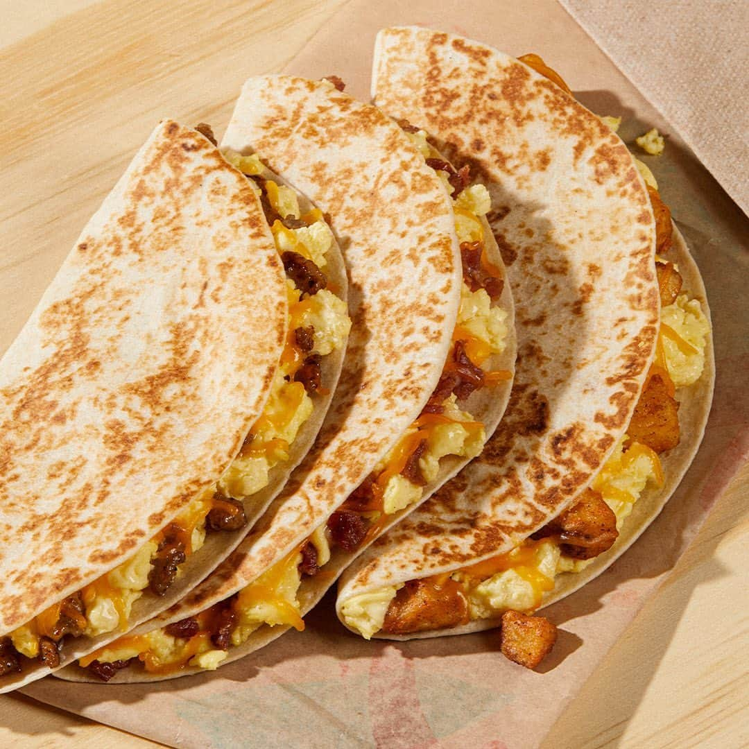 Taco Bellのインスタグラム：「Toasted breakfast tacos? suddenly we’re morning people」