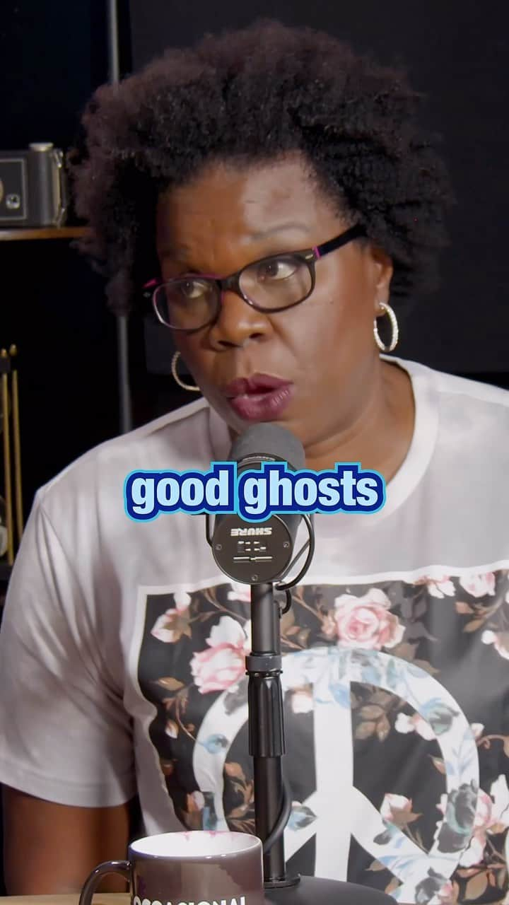 レスリー・ジョーンズのインスタグラム：「@lesdogggg ain’t afraid of no GOOD ghosts. Have u listened to this weeks episode of Just Sayin? #lesliejones #comedy #podcast #ghosts #haunted #scary」