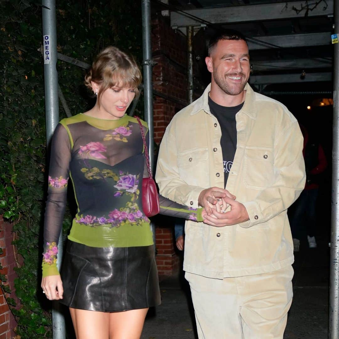 マリクレールさんのインスタグラム写真 - (マリクレールInstagram)「It appears that #TaylorSwift's real estate mogul status is rubbing off on her new beau. Following reports that #TravisKelce was seeking "more privacy" amid his and Swift's romance, the Chiefs' tight end just closed on a $6 million mansion in a gated community. Link in bio for all the details. photo: @gettyimages」10月21日 1時15分 - marieclairemag