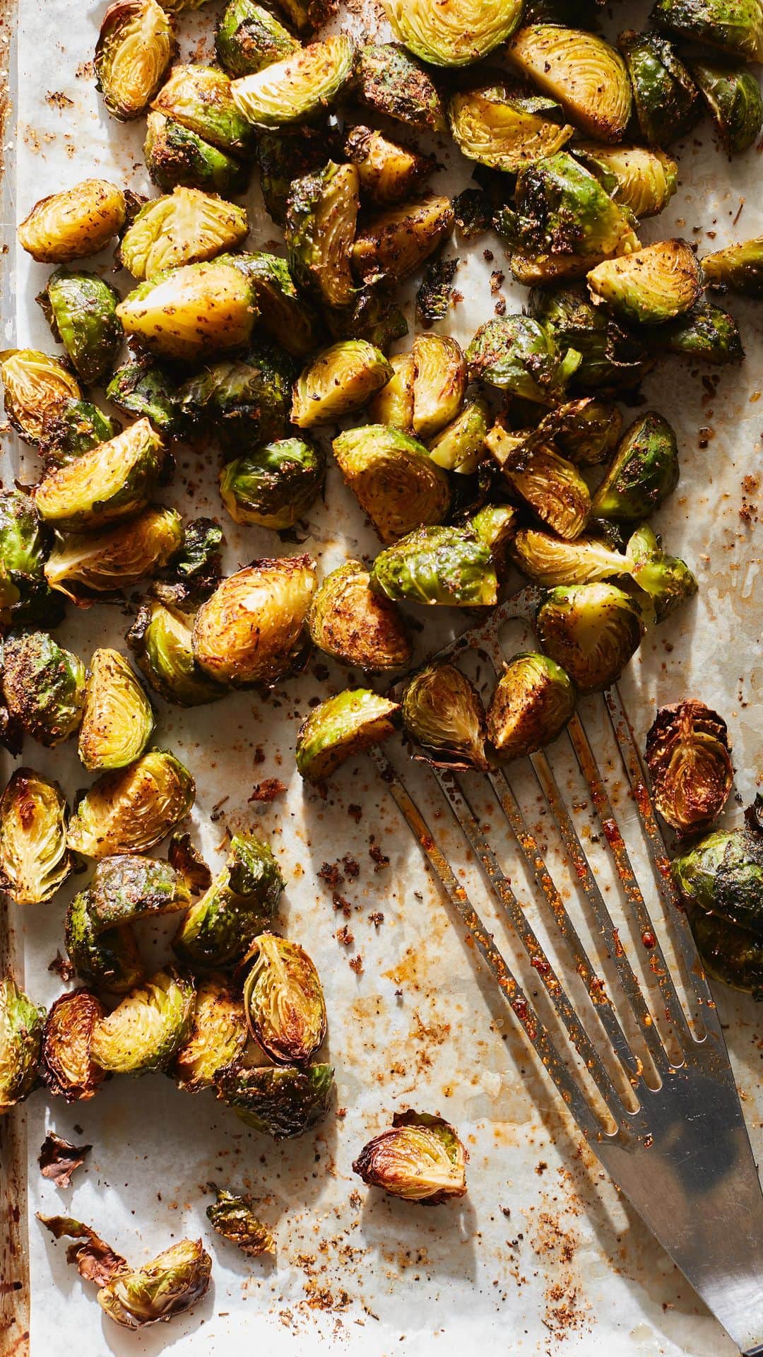 のインスタグラム：「Roasted Veg season is here! Hot tips and tricks on @whatsgabycookin because sad non-caramelized roasted veggies are not on brand https://whatsgabycooking.com/roasted-vegetables-101/」