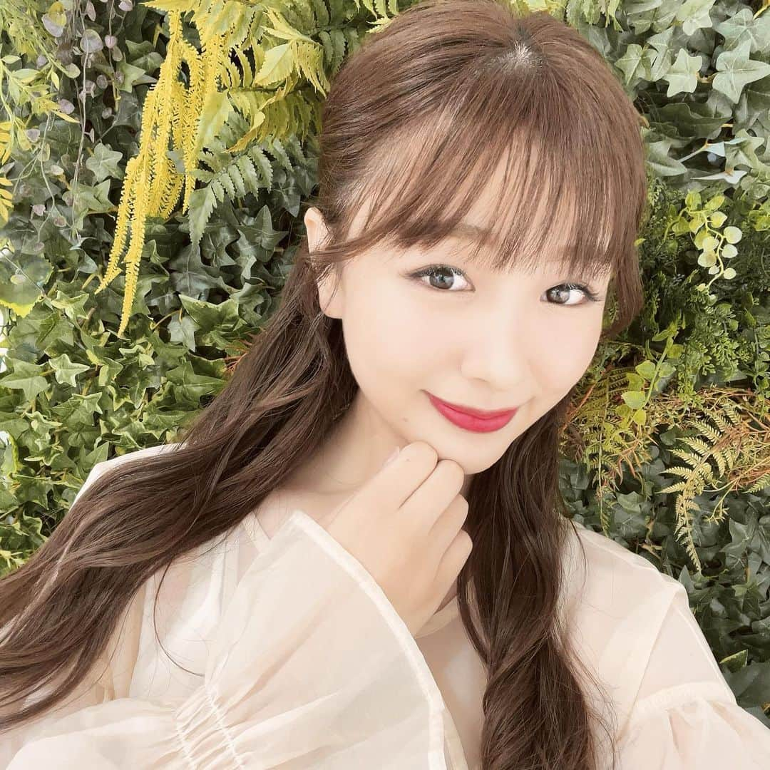 相田瑠菜のインスタグラム：「My Birthday🧁🤍 お誕生日迎えました!!  いつもInstagram見てくださって 応援ありがとうございます。 支えて下さっているファンの皆様のおかげで お仕事頑張れてます！ ありがとう。  これからもたくさんの方に 私を見つけてもらえるように 色んな活動に挑戦していきたいです💕  役者としても色んな役に挑戦していきたいな♡ 歳を重ねる程どんどん演じる楽しさに気付かされる！ どっぷりハマってます🤦🏼‍♀️💕  勝手な責任感に押しつぶされて 頑張りすぎるところあるので 私らしく全うしようって事を忘れずに 【楽しんで】過ごせたら そんな幸せなことはありません！！  これからも温かく 見守って下さると嬉しいです❤️  そして11月に舞台2本あります、 応援に来て下さると嬉しいです！ 詳細はXみてね🎶  #藍菜 #誕生日 #俳優 #役者 #女優 #うたスタ  #感謝 #ありがとう #応援よろしくお願いします #30代コーデ #30代女子 #大人女子 #大人かわいい #いいね歓迎 #フォロー大歓迎 #可愛い子と繋がりたい #インスタグラマー #モデル #誕生日プレゼント #10月生まれ #キレイになりたい #美容好きな人と繋がりたい #舞台 #舞台女優 #舞台俳優好きさんと繋がりたい #応援してくれる方募集 #モニターモデル募集 #モニターモデル」