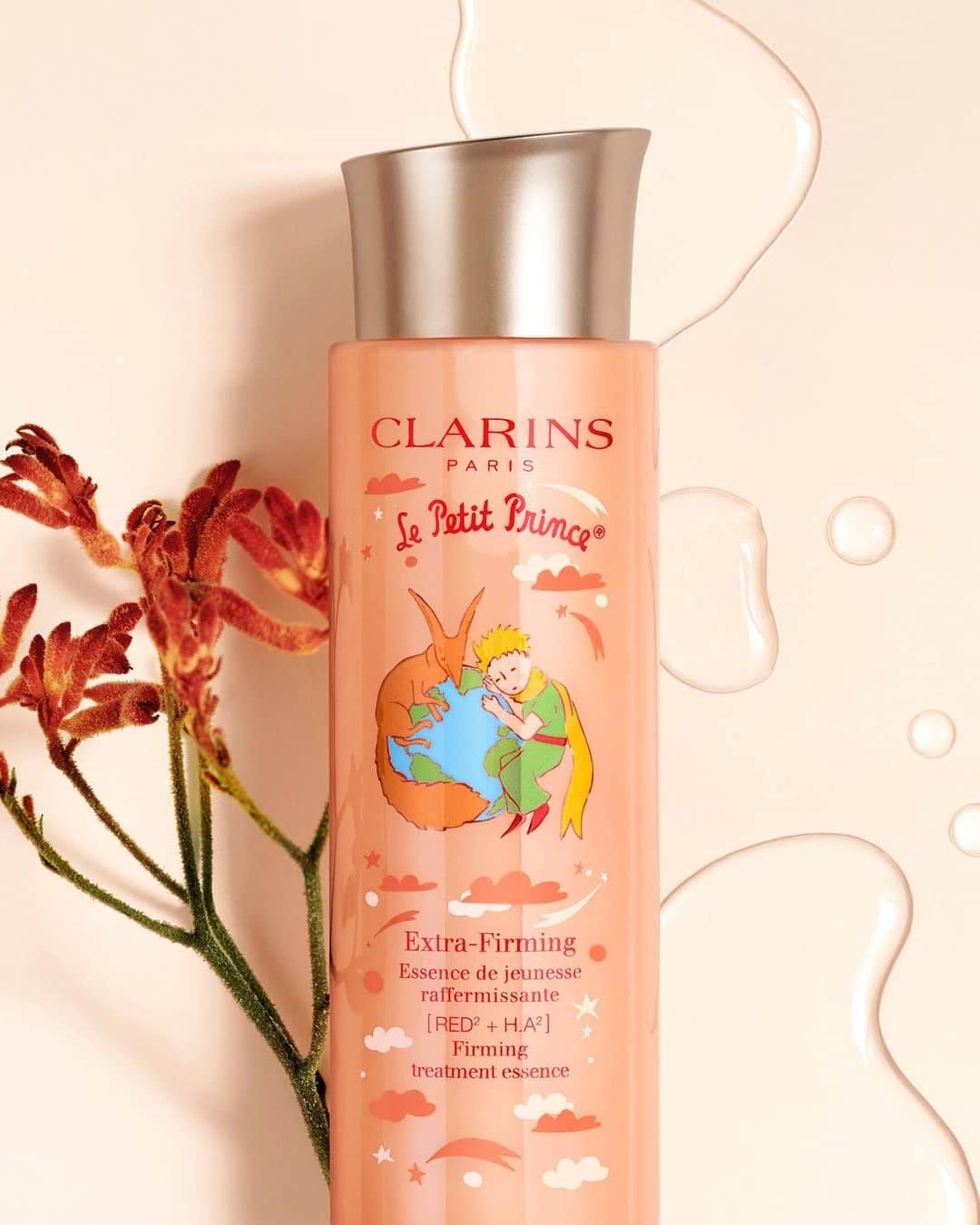 Clarins Canadaのインスタグラム：「To mark the 80th anniversary of Le Petit Prince, step back into this world with our limited edition Treatment Essences. 🌟  ⁣Multi-Active - Revitalizing Extra-Firming - Firming Multi-Intensive - Super restorative & smoothing  Complete your skincare with the one adapted to your needs! 💖  __________  A l'occasion des 80 ans du Petit Prince, replonger dans ce monde avec nos Essences de Jeunesse en édition limitée. 🌟 ⁣ Multi-Active - Revitalisante Extra-Firming - Raffermissante  Multi-Intensive - défroissante . . #Clarins #TreatmentEssence #LePetitPrince」
