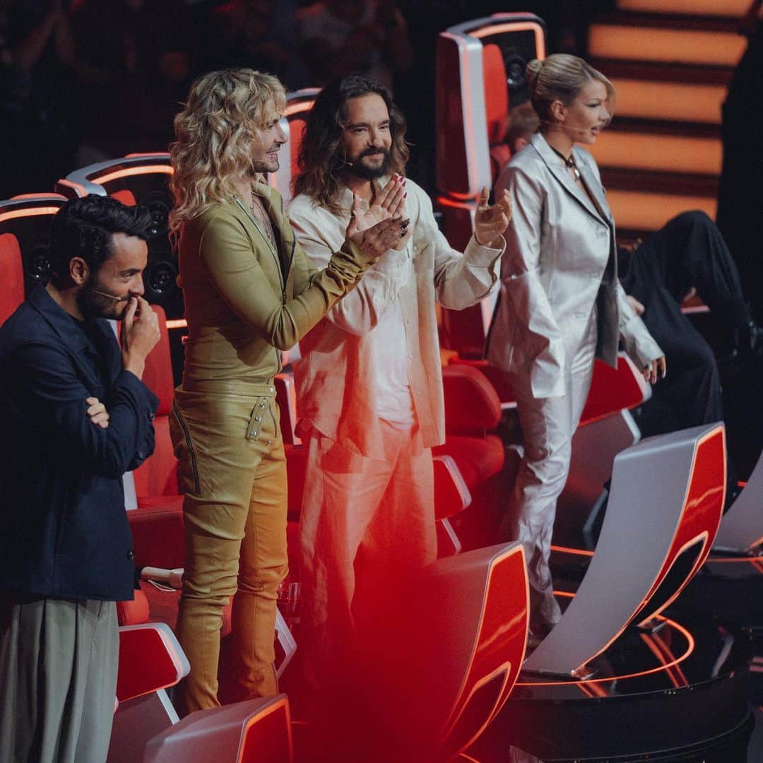ビル・カウリッツのインスタグラム：「Today the battles @thevoiceofgermany start and finally a get to wear a new fit 🥑 head to toe in @rickowensonline again! Don’t forget to tune in cause the first #teamtoll battle is 🔥 @joelmarques.music @marcaltergott_music ❤️」