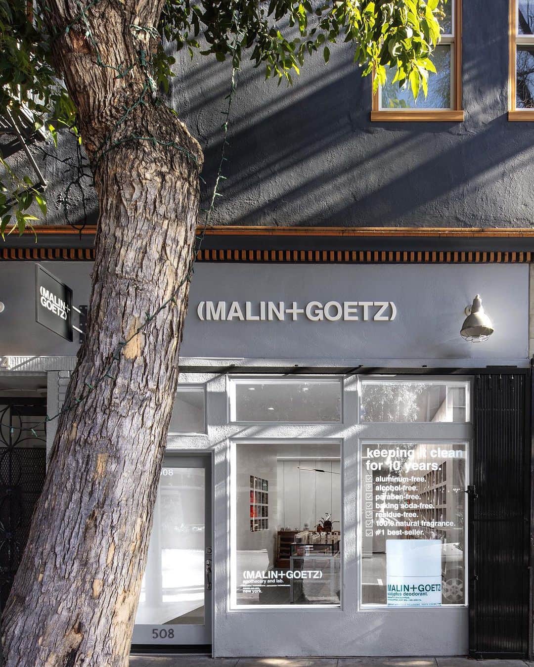 マリン&ゴッツのインスタグラム：「if you find yourself in san francisco this october, add a visit to our hayes street store to your itinerary. located on a cozy, tree-lined street our hayes street store sits in the close-knit hayes valley neighborhood.」