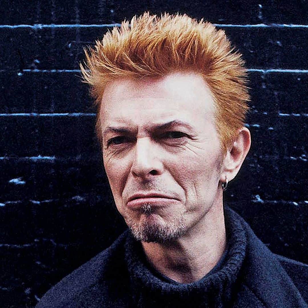 デヴィッド・ボウイのインスタグラム：「KEVIN CUMMINS’ BOWIE BOOK EDITIONS  “Blinded with desire...”  We told you about David Bowie Mixing Memory & Desire: Photographs by Kevin Cummins a year ago, almost to the day. (KEVIN CUMMINS’ BOOK OF BOWIE PHOTOS DUE NEXT YEAR)  The book is now available to pre-order in various formats here: https://linktr.ee/bowiekevincummins (Linktree in bio)  Kevin Cummins said: “Bowie’s music was vital to me as a teenager. It continues to play a large part in my life today. I can honestly say that photographing Bowie while still in my teens, played a huge part in my wanting to photograph musicians for a living.”  + - + - + - + - + - + - + - + - + - + - + - + - + - +  "KEVIN CUMMINS HAS ALWAYS BEEN WHERE THE CULTURAL ACTION IS. MIXING MEMORY & DESIRE WILL MAKE YOU SEE DAVID BOWIE IN A SURPRISING AND STIMULATING NEW WAY." - PAUL MORLEY  "WHAT A PRIVILEGE IT IS FOR US THAT KEVIN CUMMINS WAS THERE TO CAPTURE THIS JOURNEY. HIS WONDERFUL BOOK SHOWS US EXACTLY WHY BOWIE WAS SO UNIQUE." - NOEL GALLAGHER  "KEVIN BRILLIANTLY CAPTURES THE ESSENCE OF THE GREAT MAN IN THESE REMARKABLE PHOTOGRAPHS." - GOLDIE  + - + - + - + - + - + - + - + - + - + - + - + - + - +  #BowieCummins」