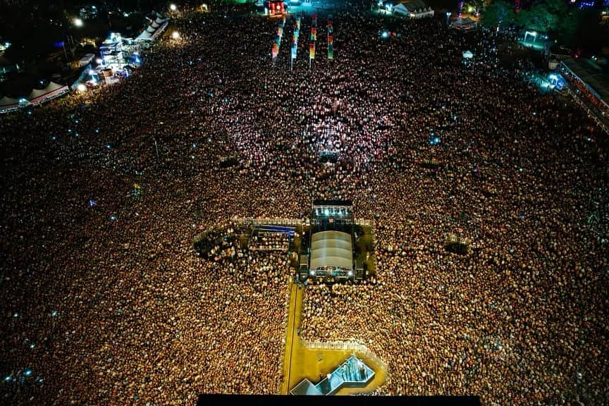 The Lumineersさんのインスタグラム写真 - (The LumineersInstagram)「This @aclfestival crowd deserves to be posted again 🤯  Photo Credit: Charlie Walk/C3」10月21日 1時48分 - thelumineers