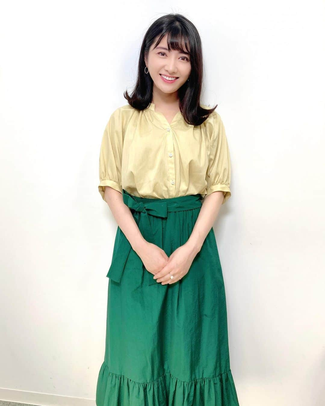 久保井朝美さんのインスタグラム写真 - (久保井朝美Instagram)「💇‍♀️ 今さらですが 2週間くらい前に 髪切りまして✂️  それ以来 外ハネ率高い☺️❤️  #外ハネアレンジ #グリーンスカート #グリーンコーディネート #久保井朝美 #気象キャスター #気象予報士 #講演会講師 #アナウンサー衣装」10月21日 8時00分 - asami_k920