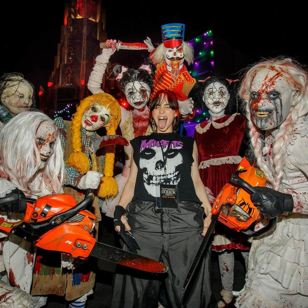 ビリー・アイリッシュさんのインスタグラム写真 - (ビリー・アイリッシュInstagram)「aaaalways the best time @horrornights #universalhhn thank you for having us 🙈」10月21日 1時53分 - billieeilish