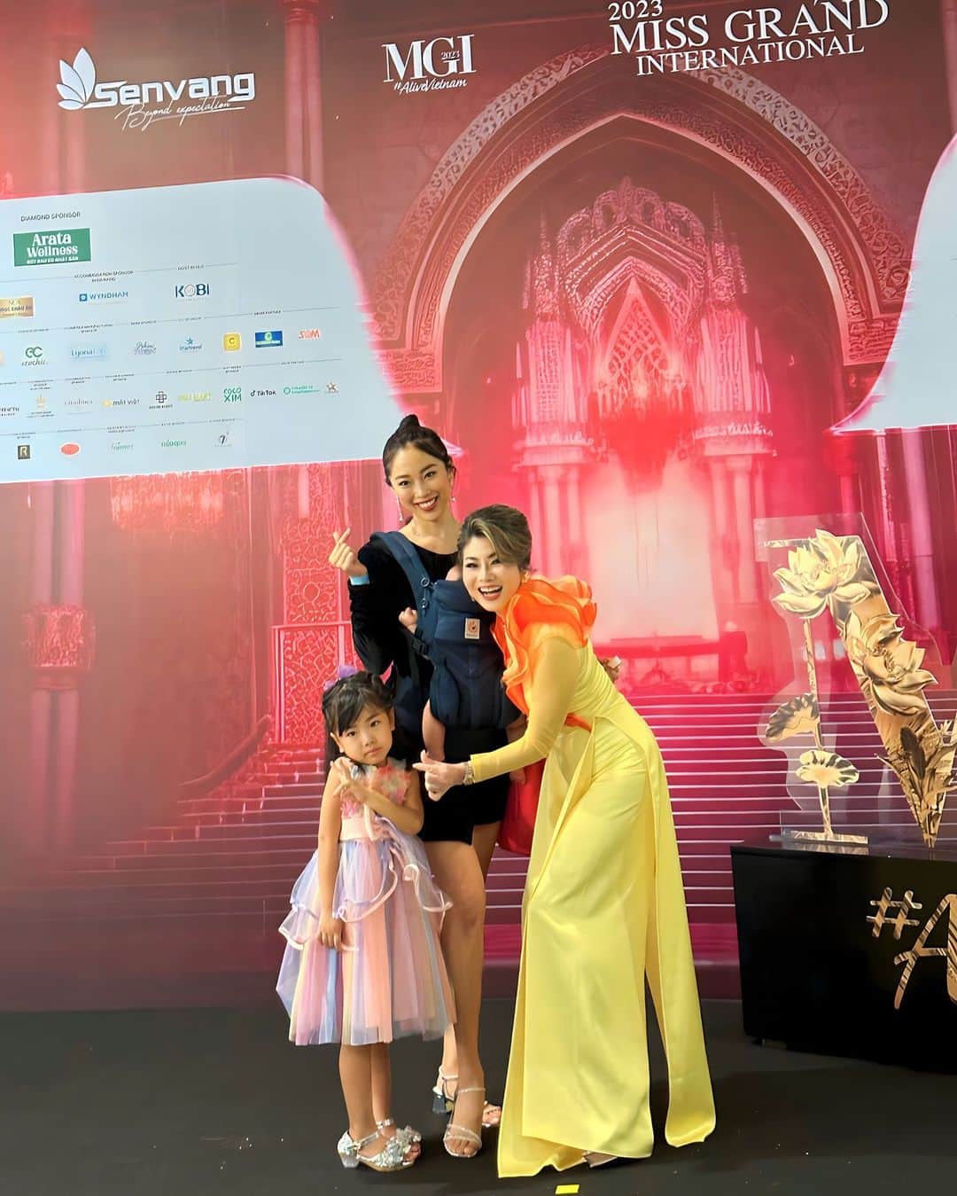 吉井絵梨子のインスタグラム：「With mama Teresa 🥰❤️  Ellen and Leon at Miss Grand International 2023👧🏻👶🏻  #MGI2023 #AliveVietnam  #SenVangEntertainment #Staynex  #CollagenElasten #Aratawellness .  #MGI #GrandExperiences #MissGrandInternational #MissGrandInternational2023  #WeAreGRANDthe1andOnly #missgrandjapan #ミスグランドジャパン #ミスグランドインターナショナル #ナショナルコスチューム」