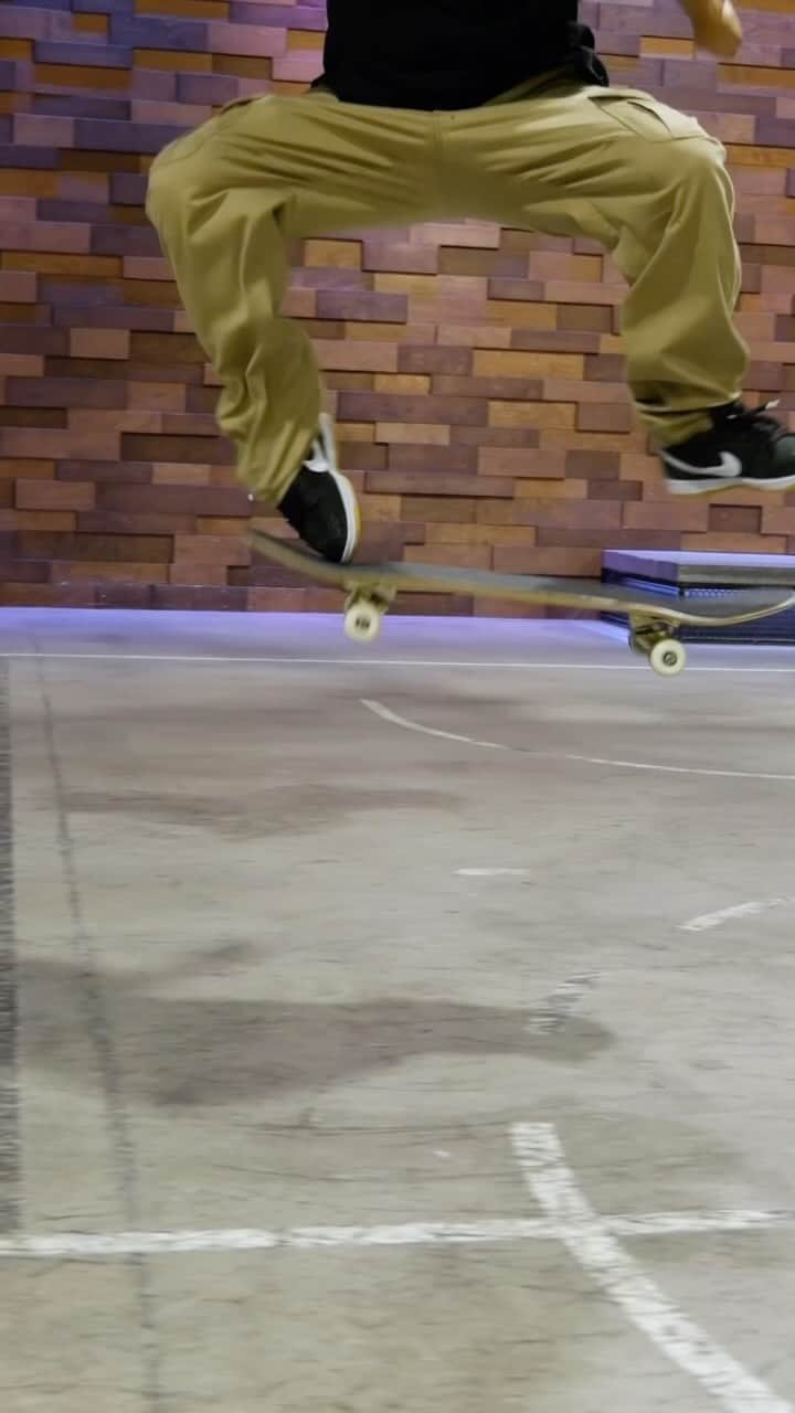 ポール・ロドリゲスのインスタグラム：「Nollie front foot flip trick tip now live on my YouTube channel. Link in bio」