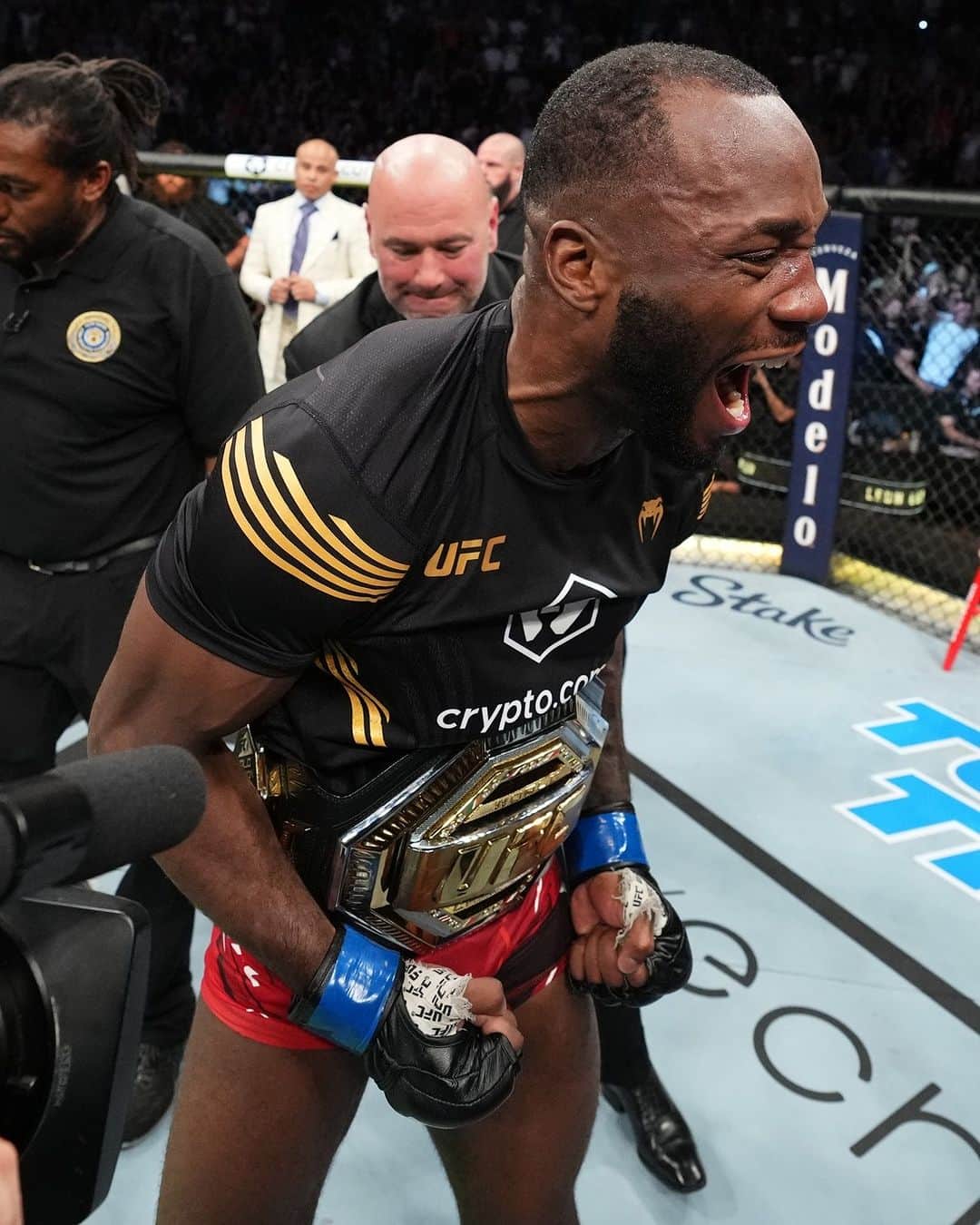 UFCのインスタグラム：「#UFC296 IS ON SALE NOW 🚨  Lock in your seats for the last card of the year! 🎉  Link in bio for tickets!」