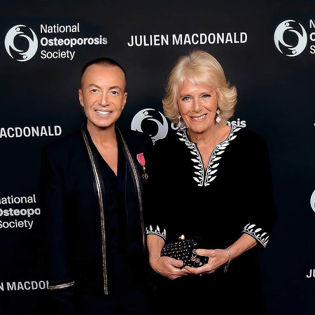 ジュリアンマクドナルドのインスタグラム：「Today marks the World Osteoperosis day.   Pictured here with Queen Consort Camilla who is the royal patron of Royal Osteoporosis Society @royalosteosoc   As a patreon for the society myself, I’d like to take the opportunity to bring attention to this health condition that 3.5 million people live with in the UK alone.  The Royal Osteoperosis Fashion Show was a night to remember!   I would particularly like to thank @katherinejenkinsobe for opening the show in such a spectacular way and to everyone that attended and supported the charity.  Please visit theros.org.uk to check your risks and learn more about the illness.」