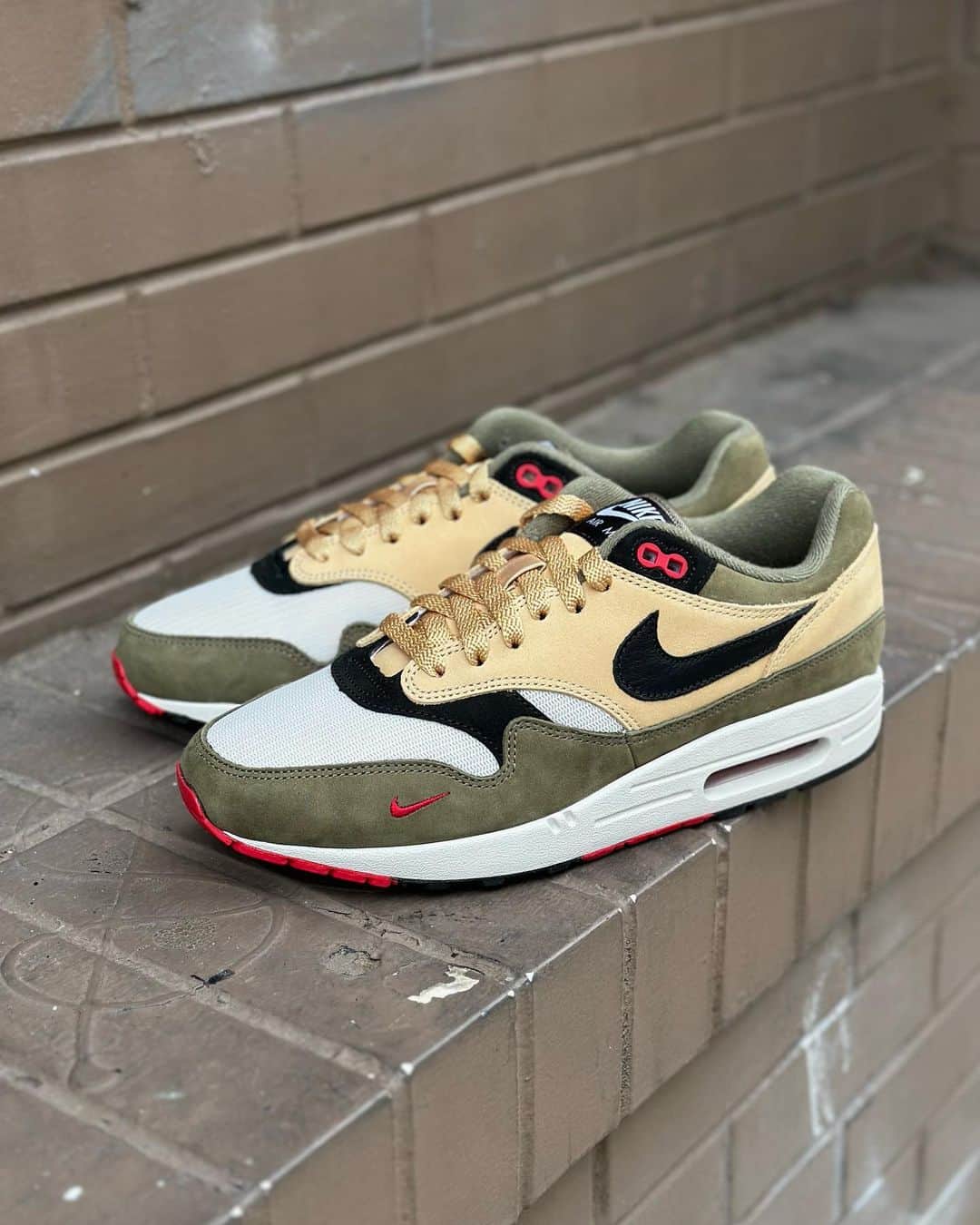 Mr. Tyのインスタグラム：「#newpickup #nikebyyou #airmax1 3 of 4. I was itching to use the olive nubuck in some capacity on an Air Max. Went with olive on the mudguard, sesame upper for some contrast, black leather swoosh with black nubuck accents, and I added red accents for a vibrant pop of color! No velvet lining this go around, didn’t want to interrupt the balance. Overall this pair ended up being pretty clean.  #am1 #ids #complexkicks #airmax kissmyairs #mynikeids #airmax87 #airmaxone #nikeid #complexkicks #ijustlikeshoes #theshoegame #airmaxalways #mynikeid #crepecity #ファッション #コーティネート」