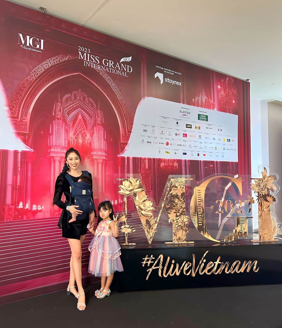 吉井絵梨子のインスタグラム：「This is Ellen’s 4th time of attending Miss Grand International event even she is only 4 years old👧🏻💗 lol And now baby Leon became Miss Grand Baby 👶🏻  We enjoyed the national costume show 🐯  えれん4回目のミス・グランド・インターナショナル世界大会✨ 4歳なのに…😂  #MGI2023 #AliveVietnam  #SenVangEntertainment #Staynex  #CollagenElasten #Aratawellness .  #MGI #GrandExperiences #MissGrandInternational #MissGrandInternational2023  #WeAreGRANDthe1andOnly #missgrandjapan #ミスグランドジャパン #ミスグランドインターナショナル #ナショナルコスチューム」