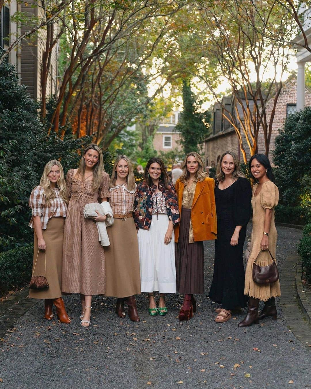 レフラーランドールのインスタグラム：「Adding every outfit to our moodboard — LR looks good on you, Charleston! #loefflerrandall   Host, @loefflerrandall, @jessie_loeffler_randall Event Planning & PR, @ofcounselpr  Photography, @cameronwilder  Catering and Tabletop Design: @thedrifterchs  Crafts: @louisacatherined  Flowers: @sygdesigns  Rosé: @wolfferwine  Glassware: @estellecoloredglass Invite Design: @lauralinescalligraphy  Event Collateral: @florence.sweryda」